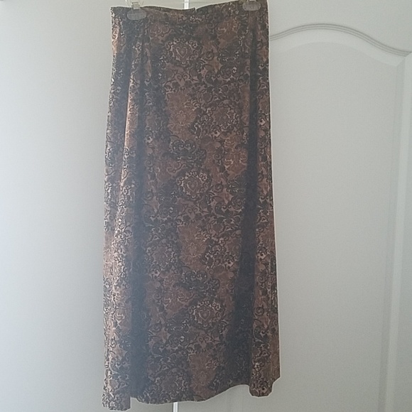 Skirt..get ready for Fall 🍂🍁🍂 - Picture 2 of 7